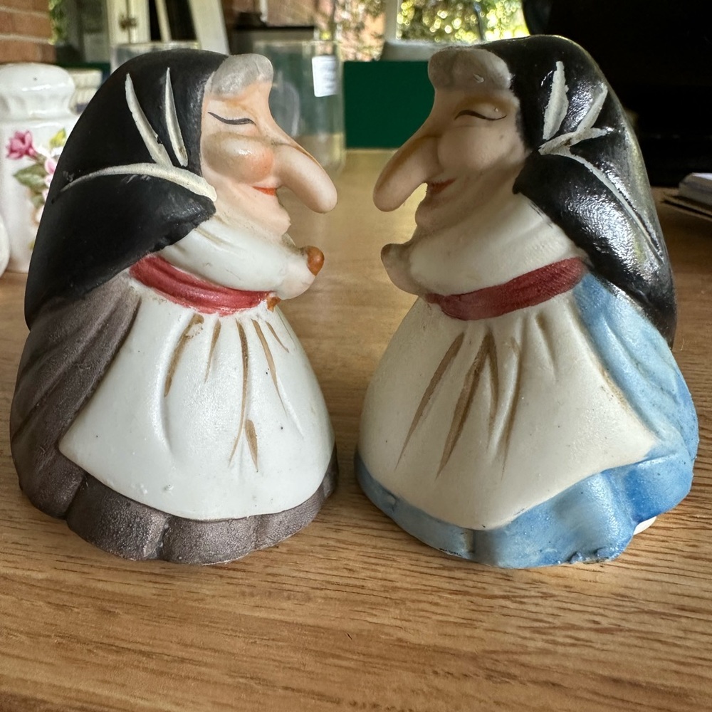 Vintage kitchen witch salt and pepper shakers 1981